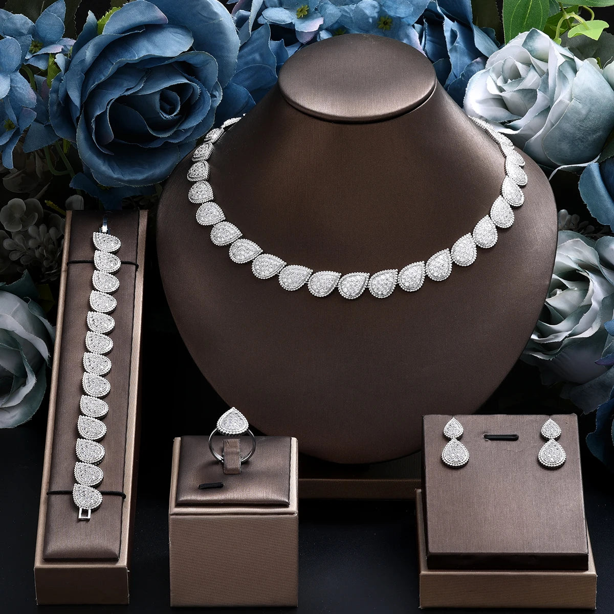 Majestia™ 4-Piece Set / Royal Brilliance for Every Celebration