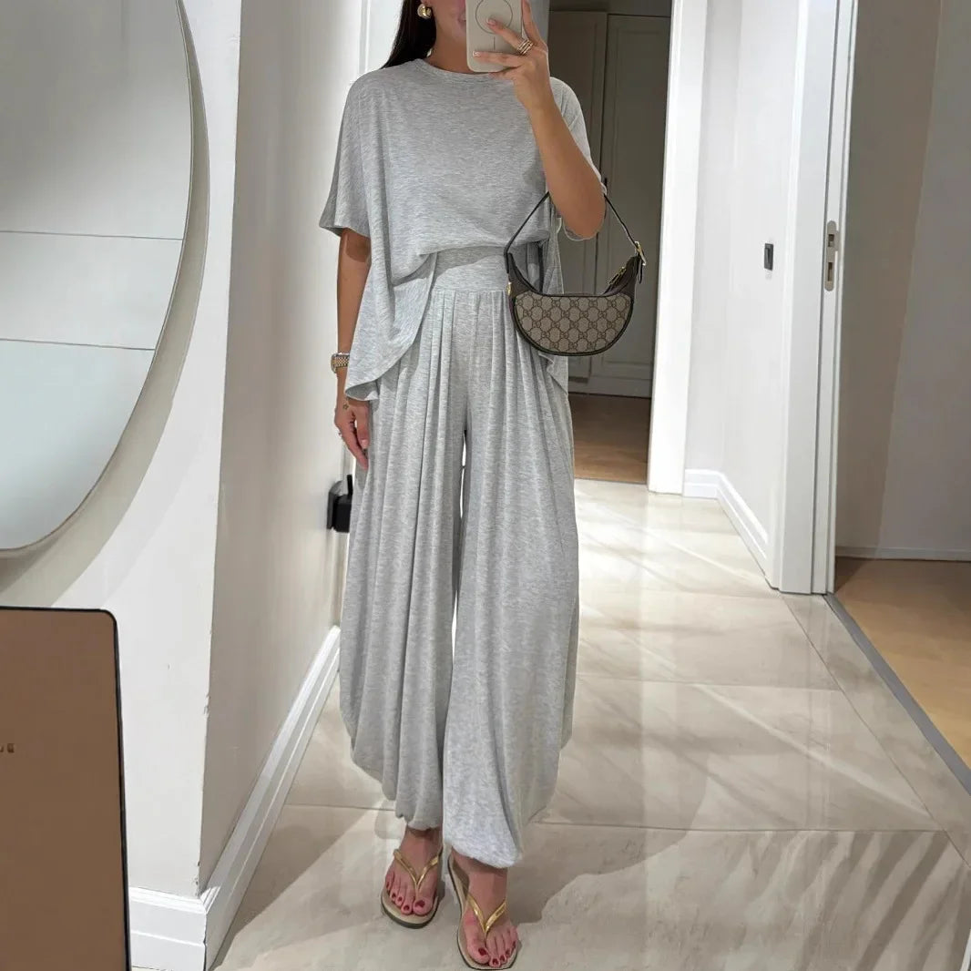 Vellune™ Set with a Loose Fit and Sophisticated Feel