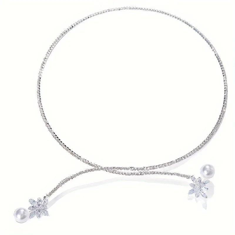 Elegant Necklace with Pearl Blossom Pendant / Vintage Radiance for Timeless Moments