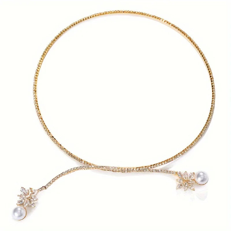 Elegant Necklace with Pearl Blossom Pendant / Vintage Radiance for Timeless Moments
