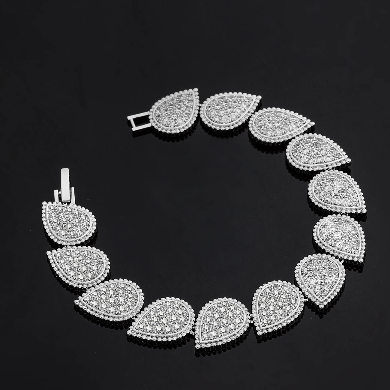 Majestia™ 4-Piece Set / Royal Brilliance for Every Celebration