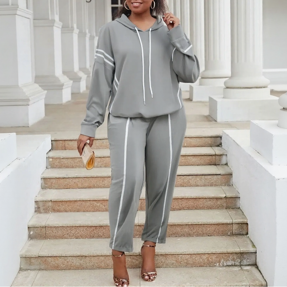 StreamFit™ Set in a Cozy Premium Sweatshirt with Lengthening Stripes and Loose Fit / A Stylish Look Without Sacrificing Comfort!