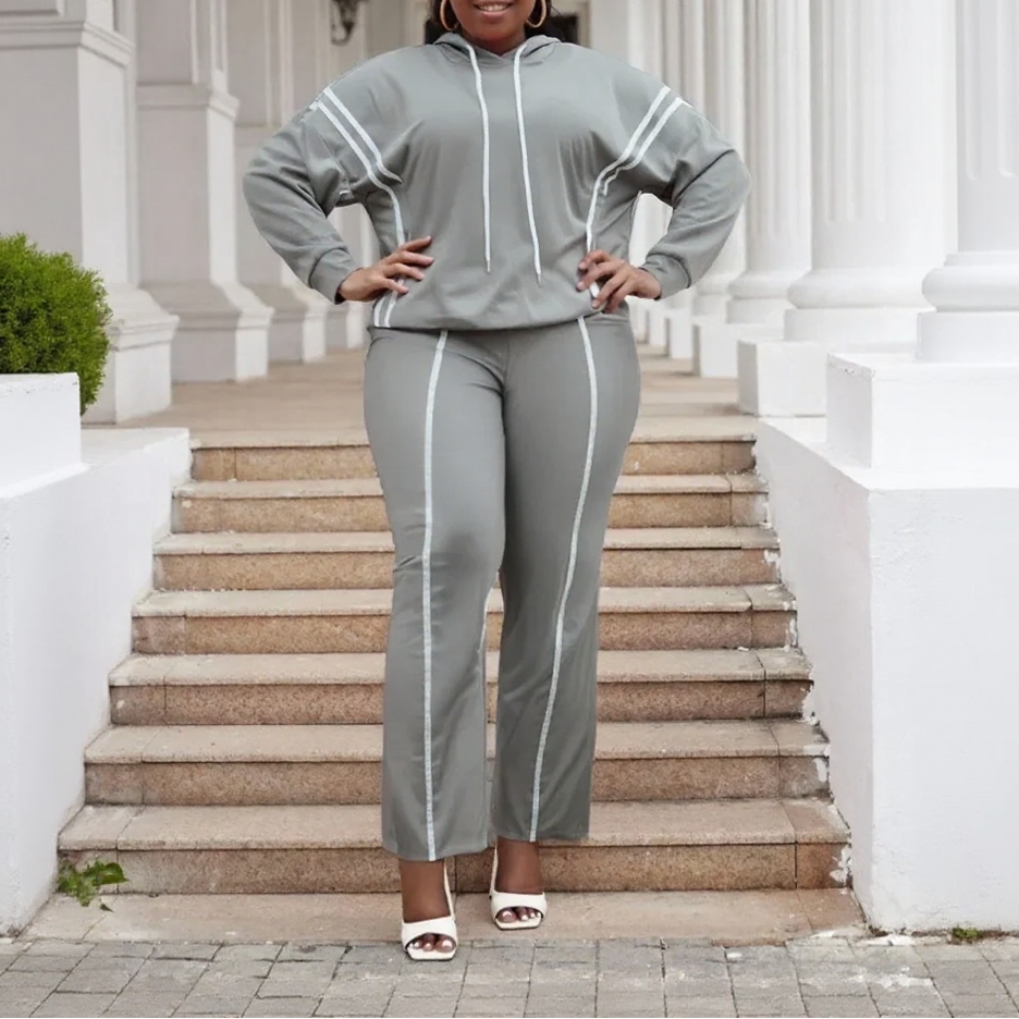 StreamFit™ Set in a Cozy Premium Sweatshirt with Lengthening Stripes and Loose Fit / A Stylish Look Without Sacrificing Comfort!
