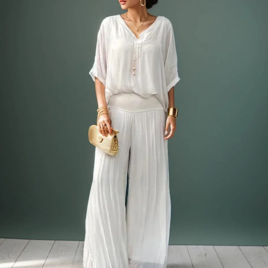 Vivace™ Set in Extra Light Poplin with Fitted Waist and V-Neck / Fluid Elegance, Absolute Comfort and Sophisticated Design in Every Detail!