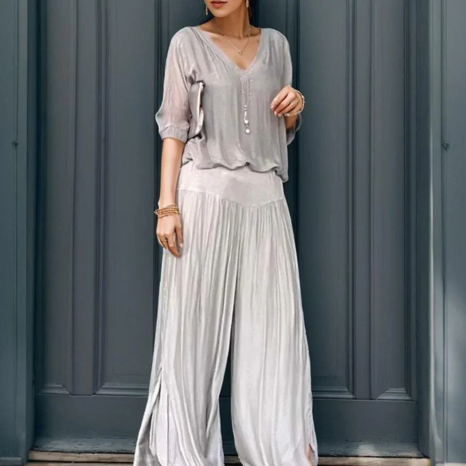Vivace™ Set in Extra Light Poplin with Fitted Waist and V-Neck / Fluid Elegance, Absolute Comfort and Sophisticated Design in Every Detail!
