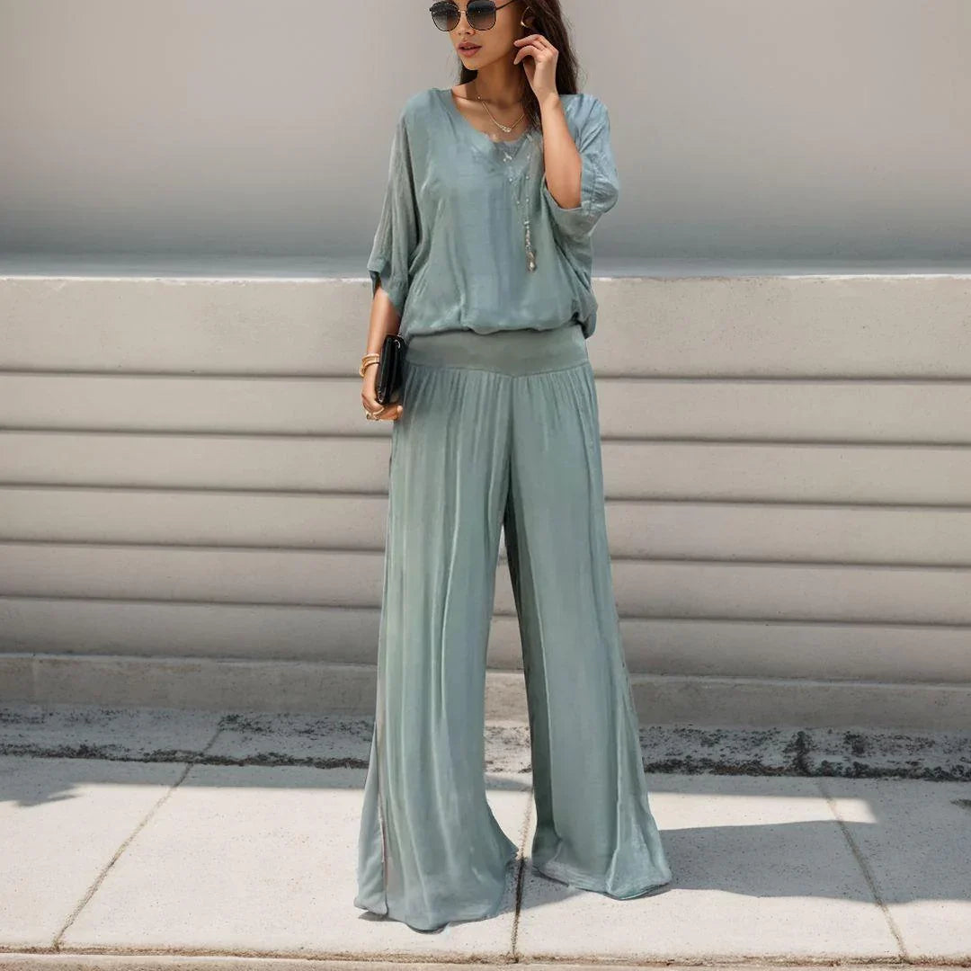 Vivace™ Set in Extra Light Poplin with Fitted Waist and V-Neck / Fluid Elegance, Absolute Comfort and Sophisticated Design in Every Detail!