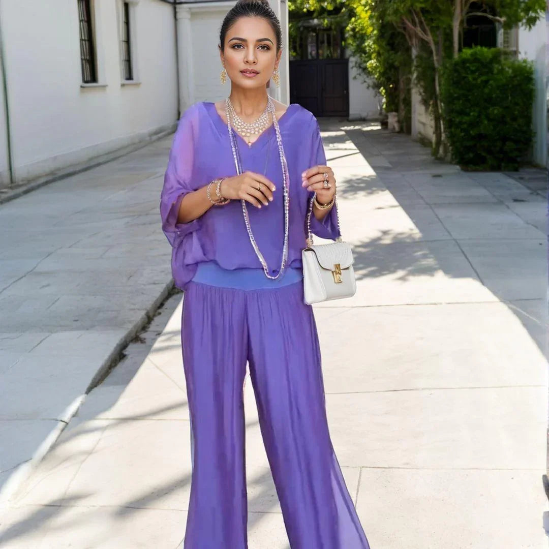 Vivace™ Set in Extra Light Poplin with Fitted Waist and V-Neck / Fluid Elegance, Absolute Comfort and Sophisticated Design in Every Detail!