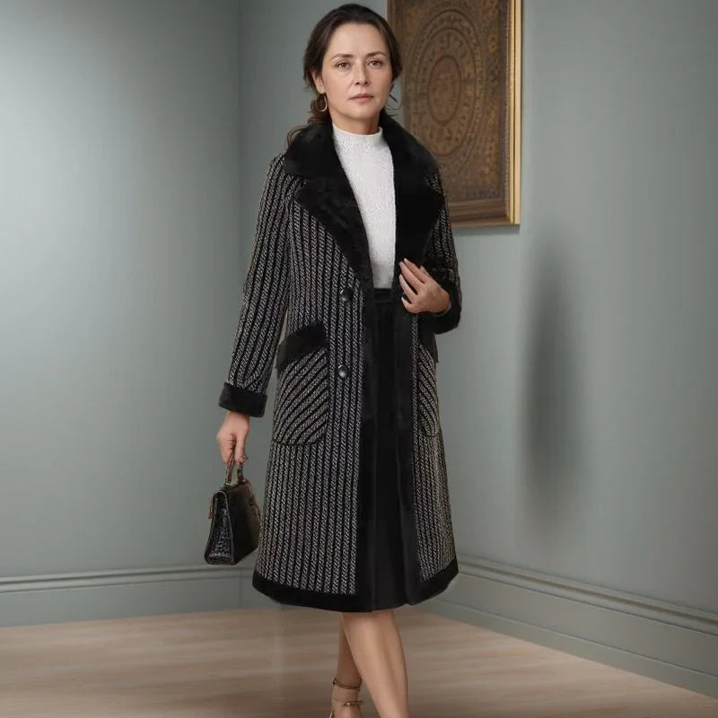 Viena™ Coat with Premium Finish and Plush Details / Imposing and Charming for Cold Days!
