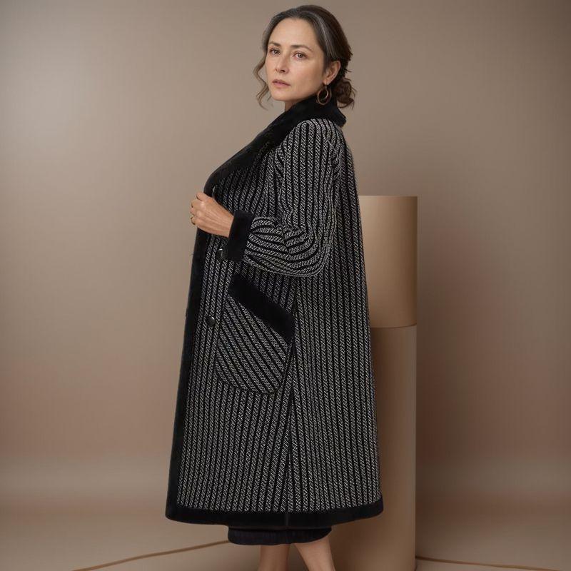 Viena™ Coat with Premium Finish and Plush Details / Imposing and Charming for Cold Days!