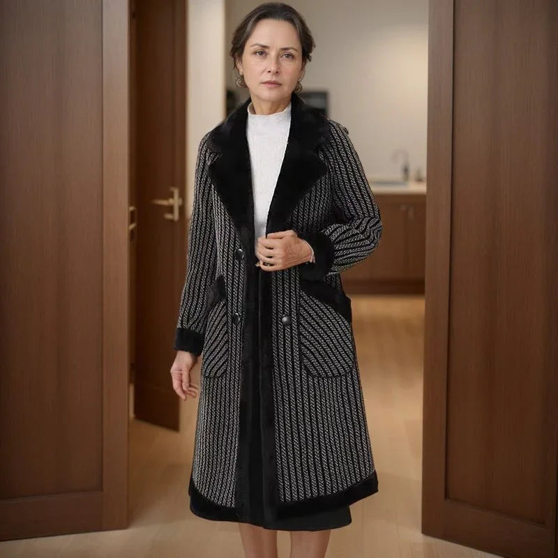 Viena™ Coat with Premium Finish and Plush Details / Imposing and Charming for Cold Days!
