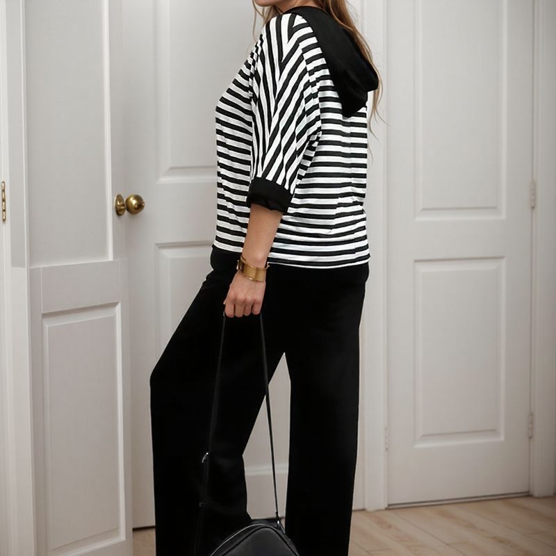 Marine™ Set with Striped Sweatshirt and Loose Sweatpants with a Silky Feel / The Look that Combines Elegance, Comfort, and Urban Style!