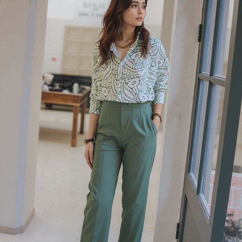 Sálvia Élégance™ Set with Satin Shirt and Tailored Pants / Sophistication that Goes From the Office to After Hours!