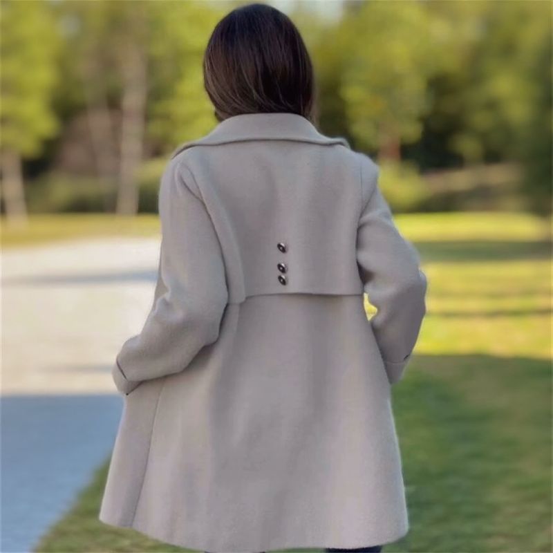 Roma™ Coat in high-quality worsted wool with elegant buttons / Italian sophistication with an impeccable cut!