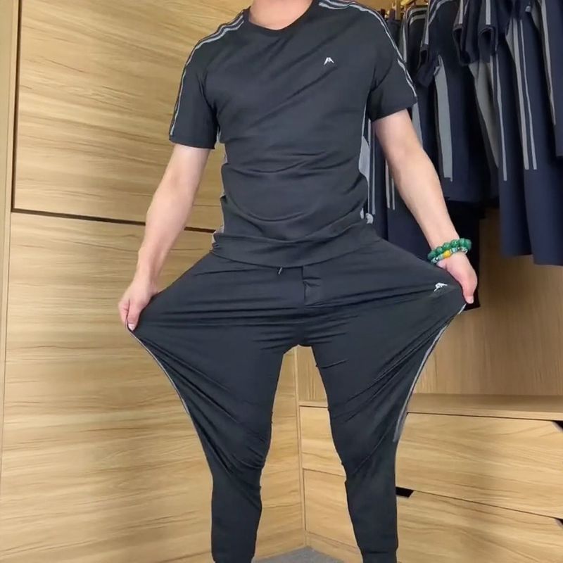 UltraMotion™ Sports Set with Ultra-Stretch Fabric and Minimalist Design / Total Freedom of Movement!