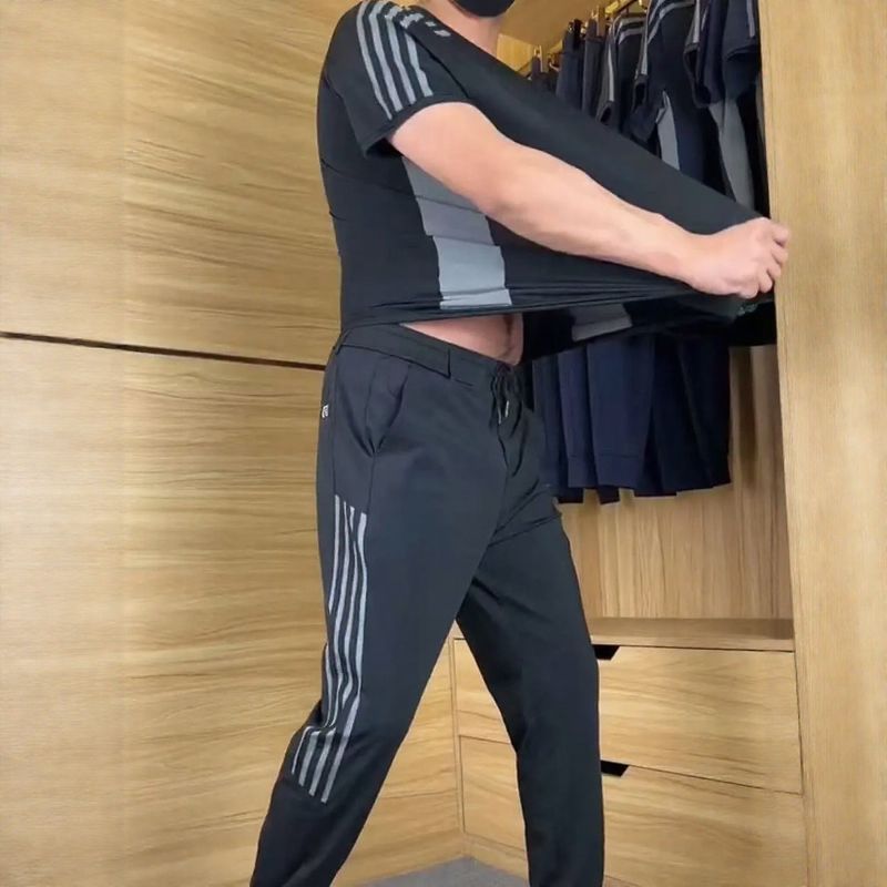 UltraMotion™ Sports Set with Ultra-Stretch Fabric and Minimalist Design / Total Freedom of Movement!