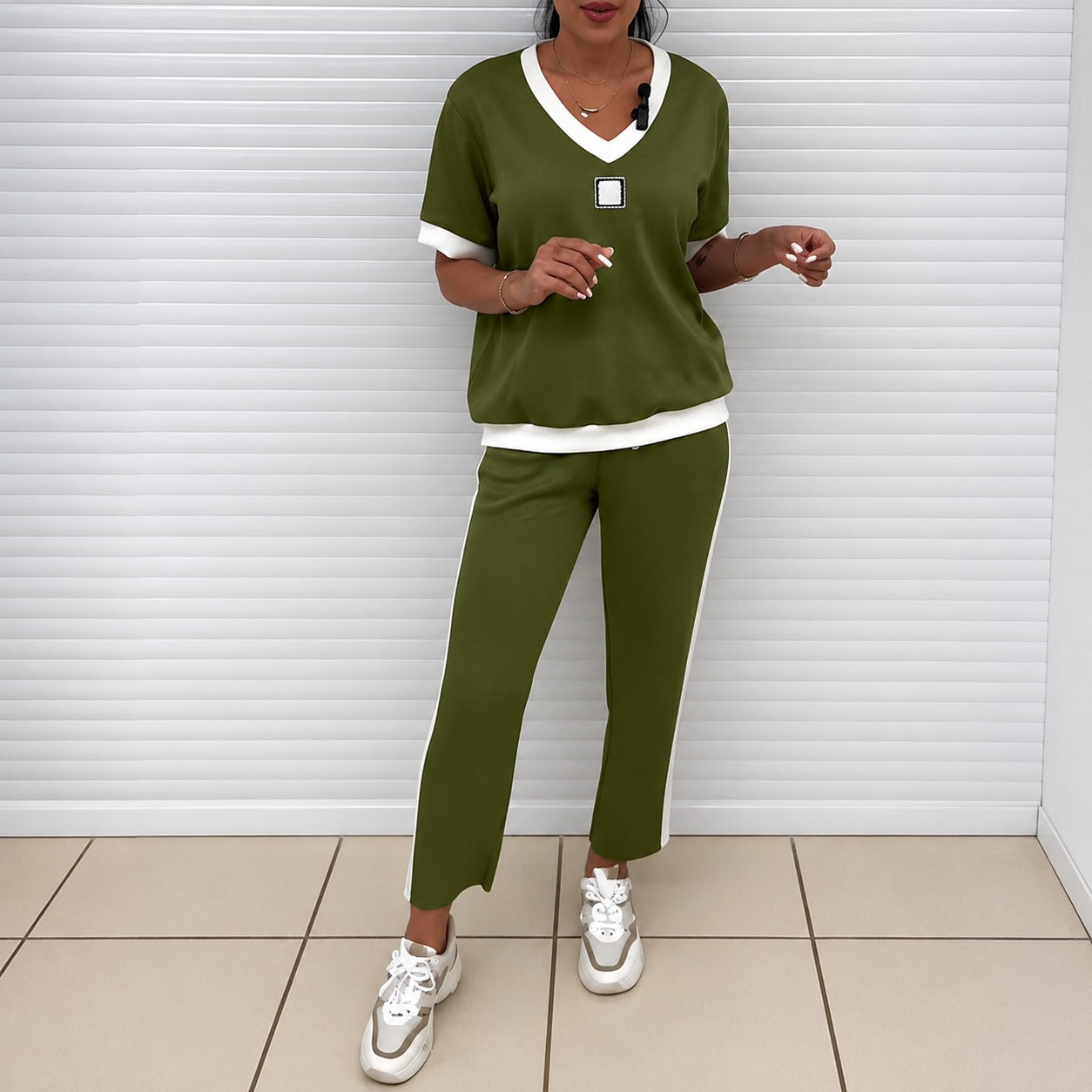 Two-Piece Set Julia™ with Contrast-Trim Top and Straight Pants
