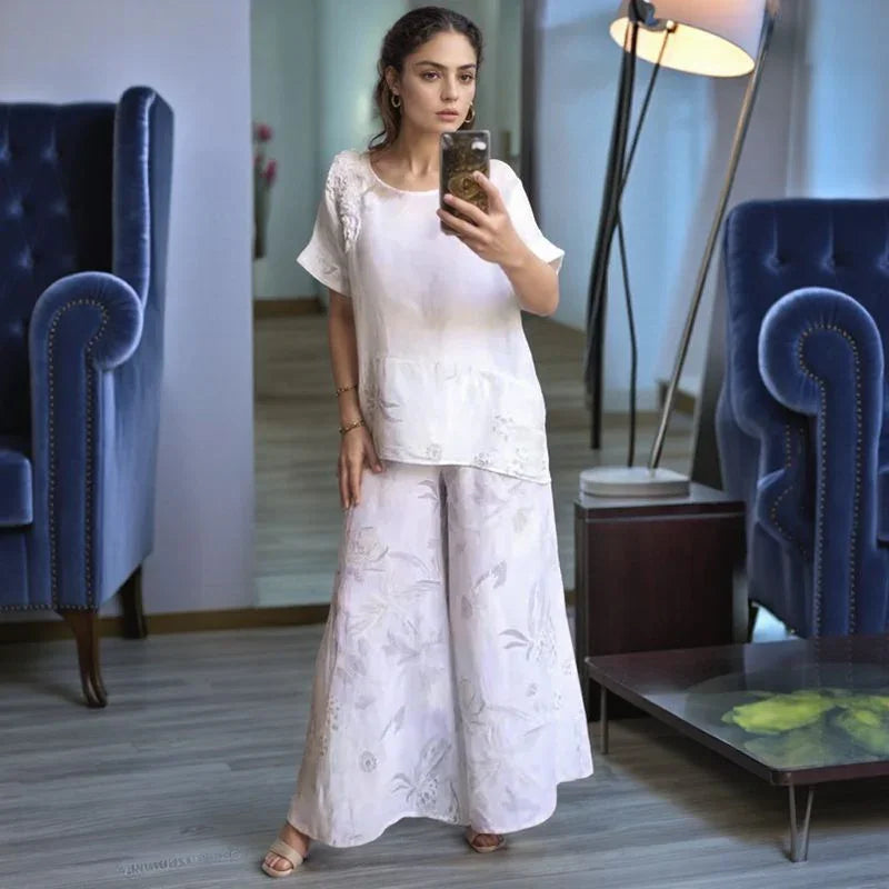 Florence™ Set in Noble Cotton with Loose Fit and Flowered Detail / The Elegance that Blooms with You!