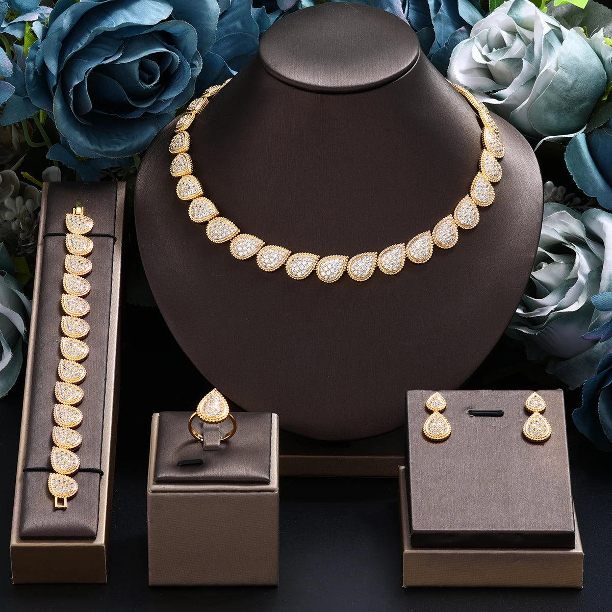 Majestia™ 4-Piece Set / Royal Brilliance for Every Celebration