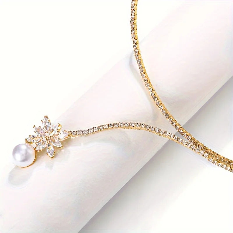 Elegant Necklace with Pearl Blossom Pendant / Vintage Radiance for Timeless Moments