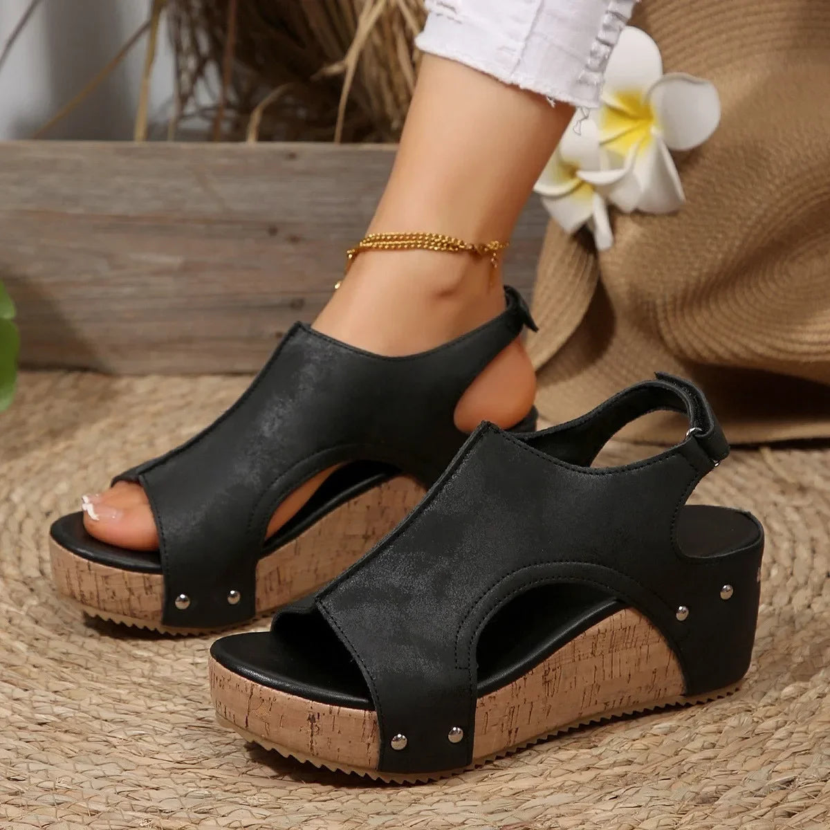 Calívia™ Wedge Sandals with a Textured Finish