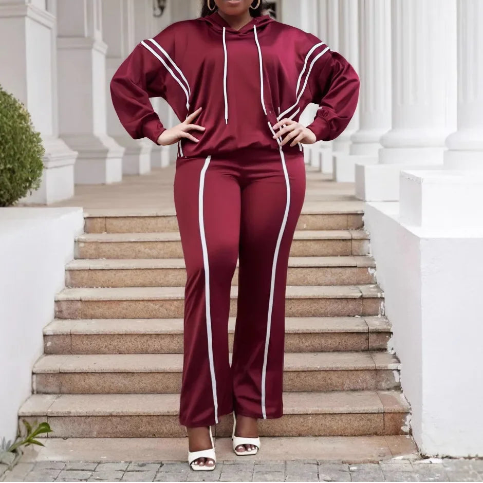 StreamFit™ Set in a Cozy Premium Sweatshirt with Lengthening Stripes and Loose Fit / A Stylish Look Without Sacrificing Comfort!