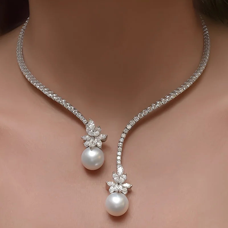 Elegant Necklace with Pearl Blossom Pendant / Vintage Radiance for Timeless Moments
