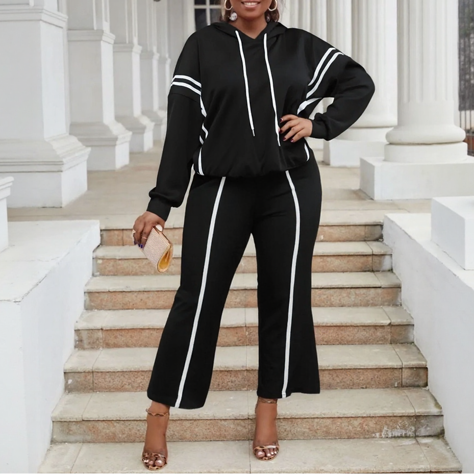 StreamFit™ Set in a Cozy Premium Sweatshirt with Lengthening Stripes and Loose Fit / A Stylish Look Without Sacrificing Comfort!