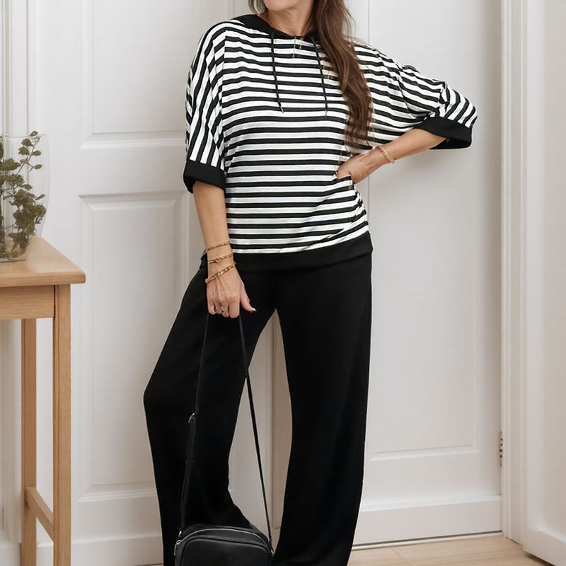 Marine™ Set with Striped Sweatshirt and Loose Sweatpants with a Silky Feel / The Look that Combines Elegance, Comfort, and Urban Style!