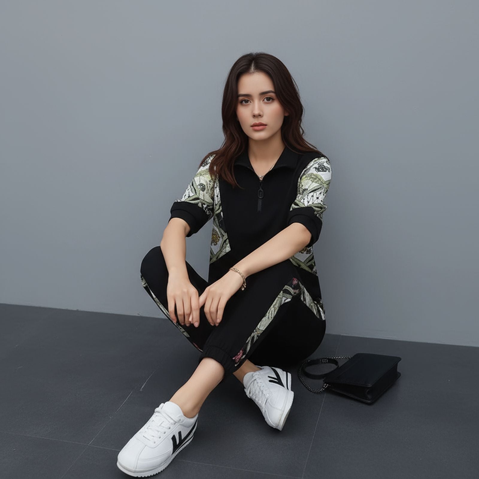 Mosaic™ Set with Zipper Collar and Contrasting Print / Art, Movement, and Comfort in Every Stroke