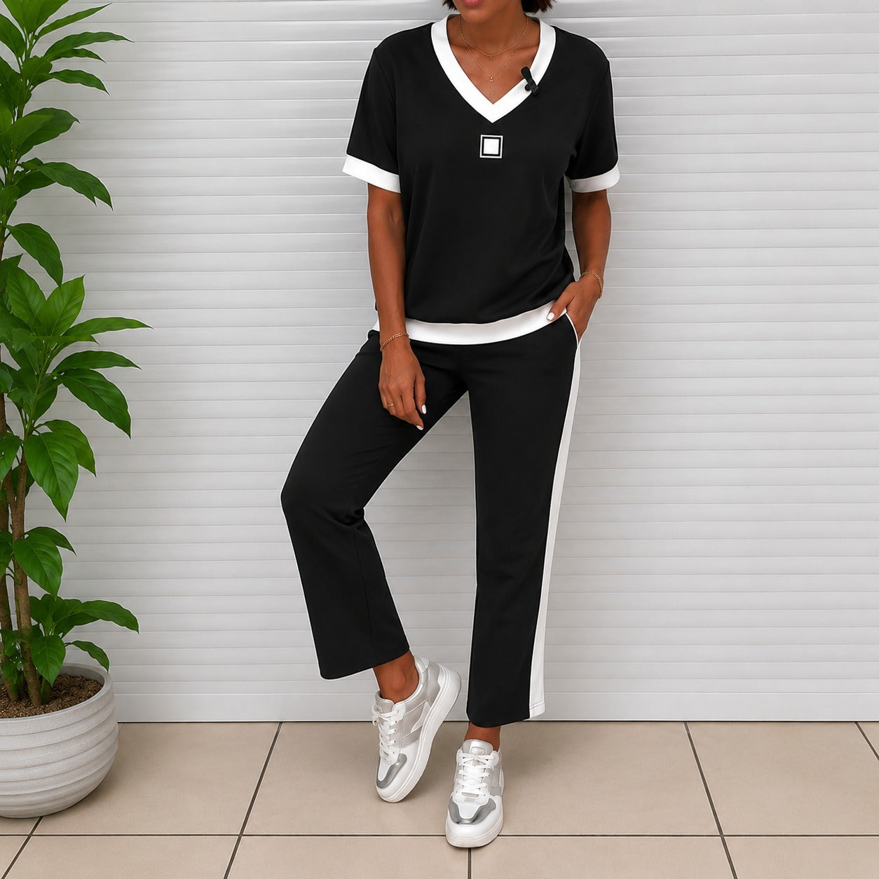 Two-Piece Set Julia™ with Contrast-Trim Top and Straight Pants