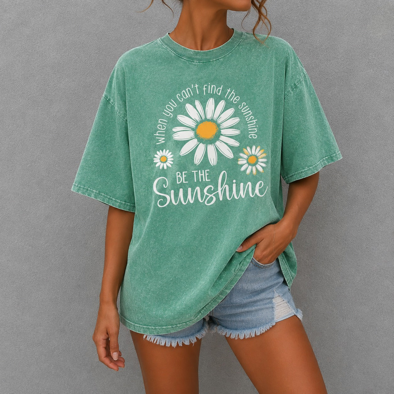 T-Shirt Katherine™ in Cotton with Daisy Graphic, Vintage Wash and Crew Neck
