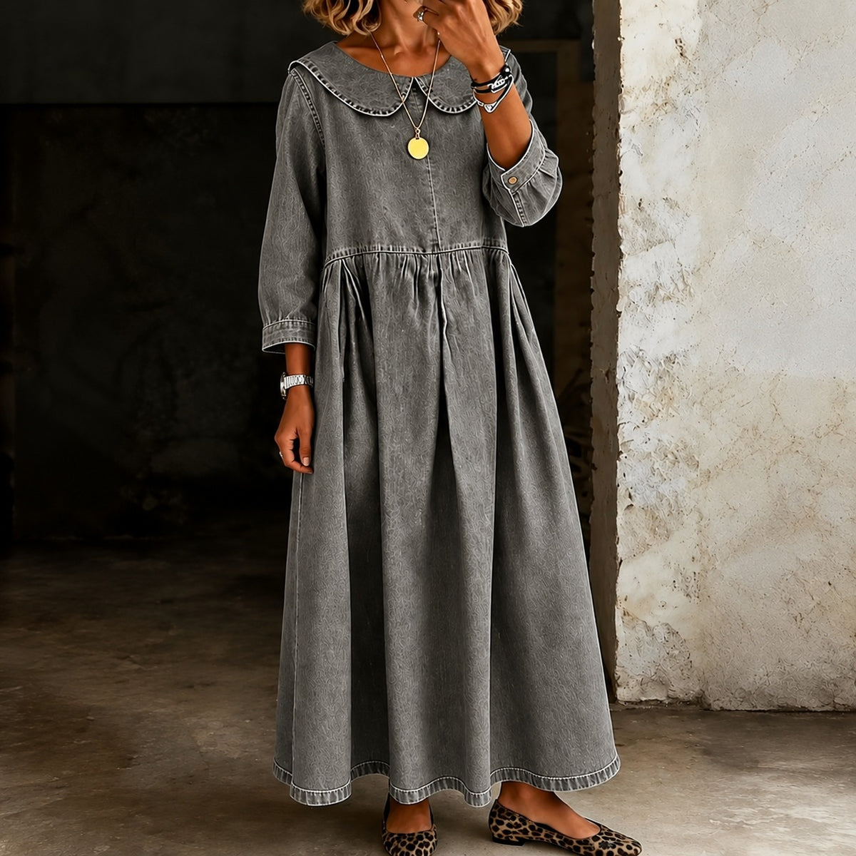 Dress Maisie™ with Peter Pan Collar and Flowy Skirt