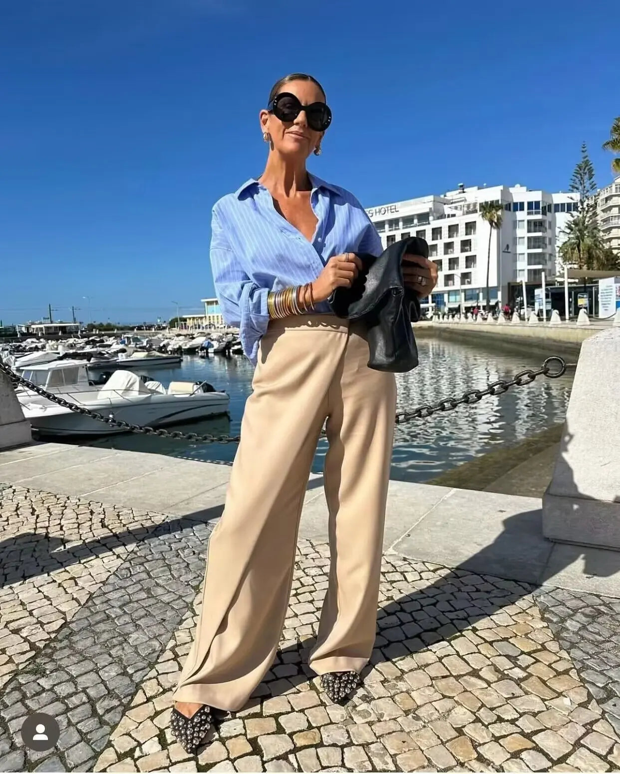 Pantalon Vogue Charm™️ / Présentant le Pantalon comme une Pièce Classique, mais avec une Touche Moderne !